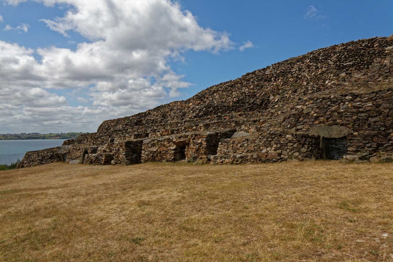 Cairn de Barnenez à Plouézoch
